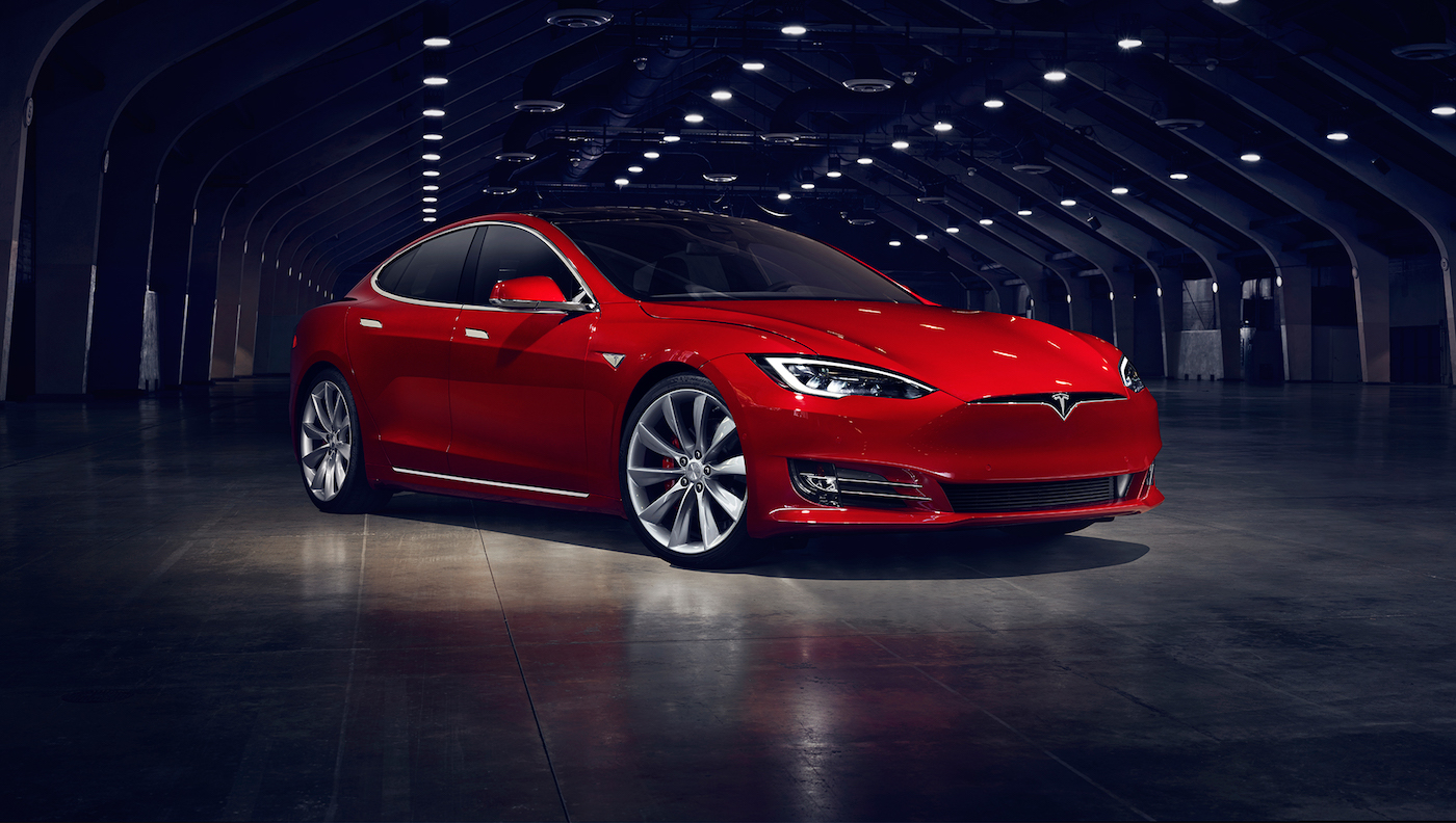 Tesla 給 Model S 換上了新車頭，同時(shí)還加入快速充電