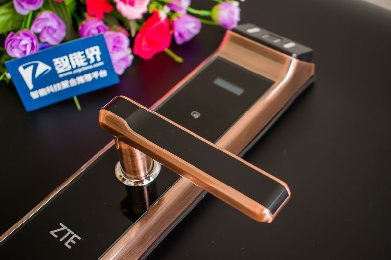 給您可觸控的安全  中興智能門鎖體驗