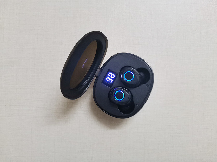 耳機+充電盒子.jpg