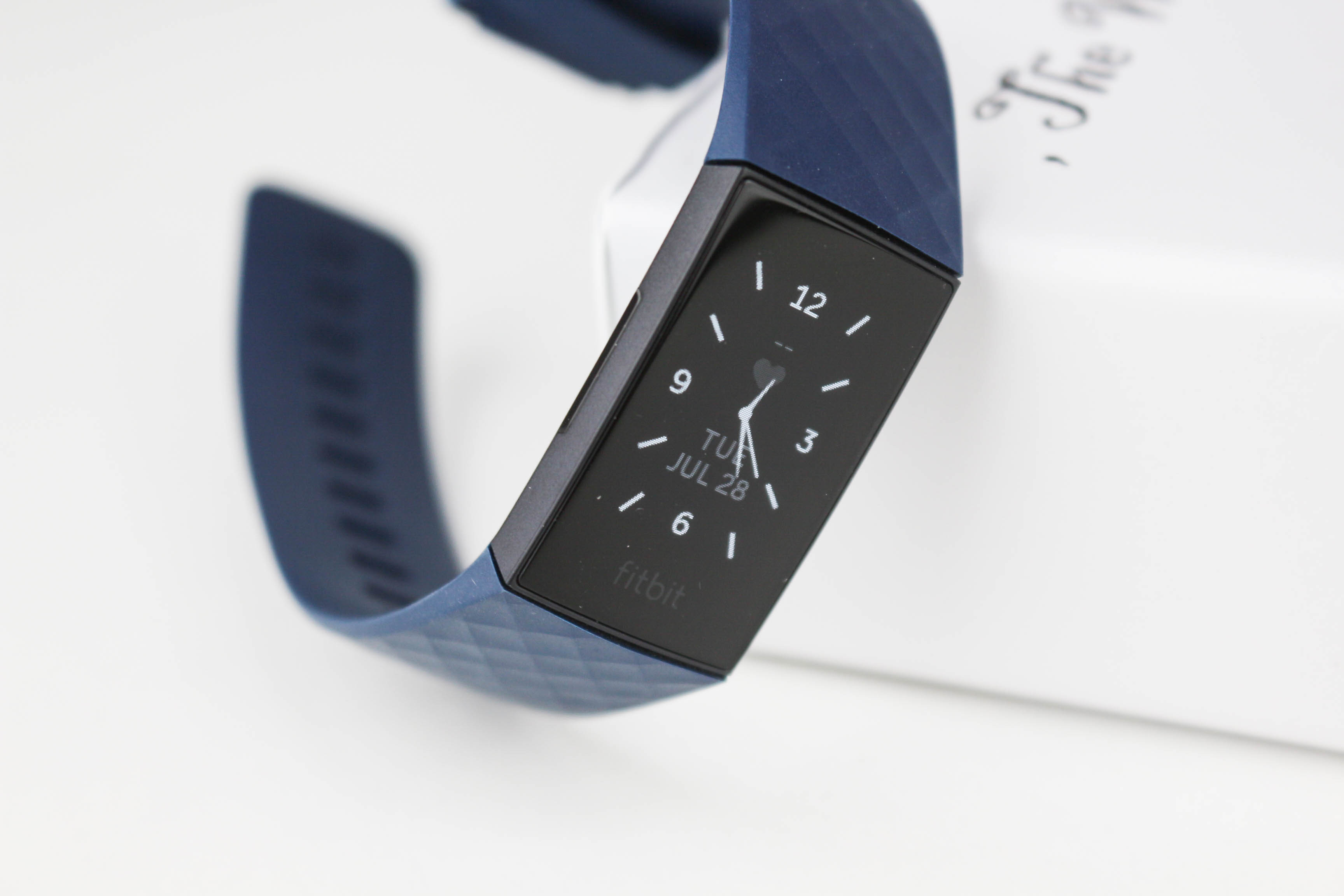 售價過千的智能手環(huán)強在哪？Fitbit Charge 4告訴你：這就叫專業(yè)