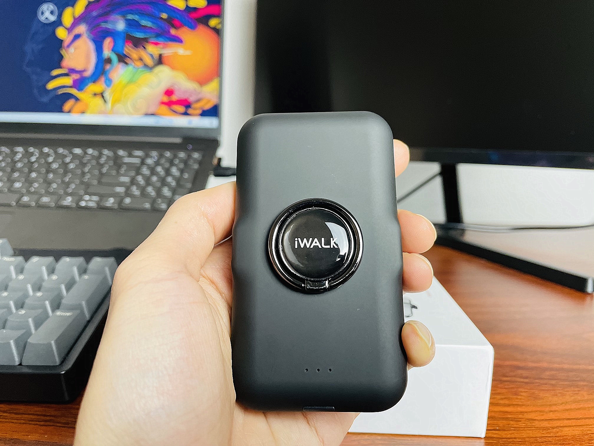巴掌大，吸附牢，也管飽——iWALK納米吸附充電寶輕體驗