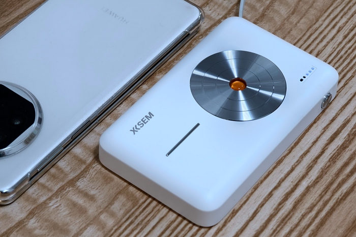 西圣PB磁吸無線充電寶：自帶線+無線充，出行必備！